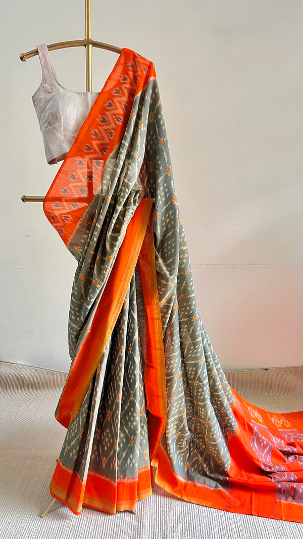 'VARNITA' Handwoven Pochampally Ikat Cotton Saree