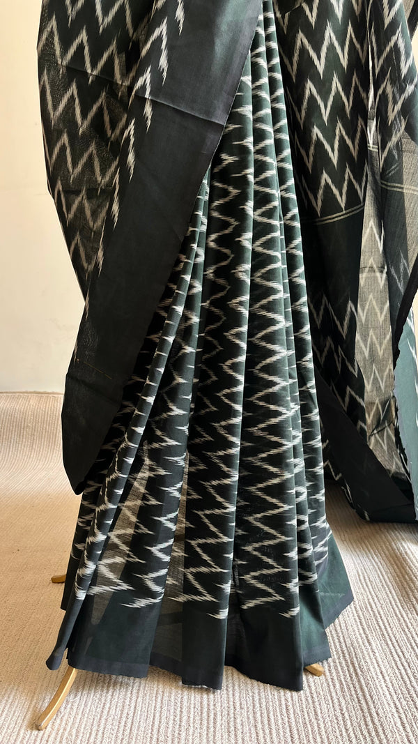 'HARIPRIYA' Handwoven Pochampally Ikat Cotton Saree