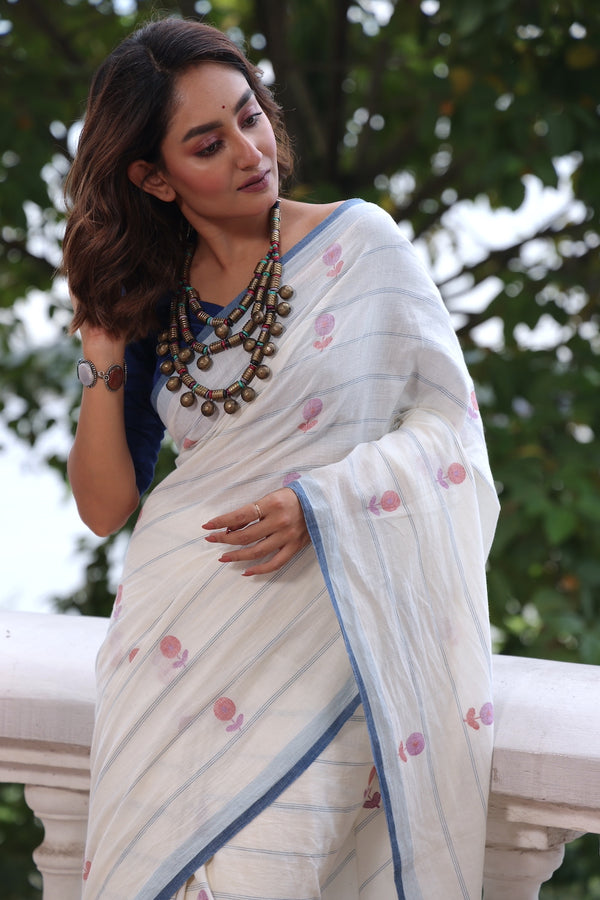 'GULBAHAR: Off-white' Handwoven Bengal Jamdani