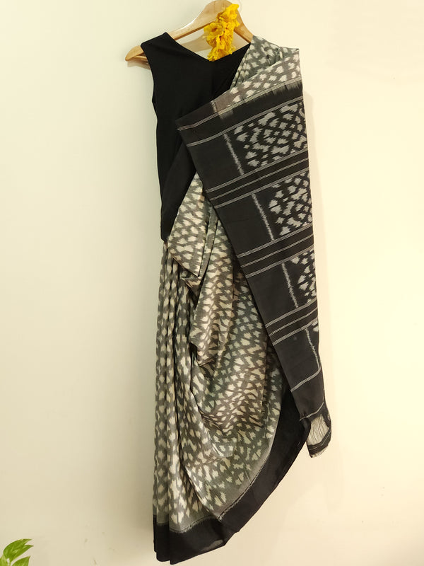 'CHITHRA' Handwoven Pochampally Ikat Cotton Saree