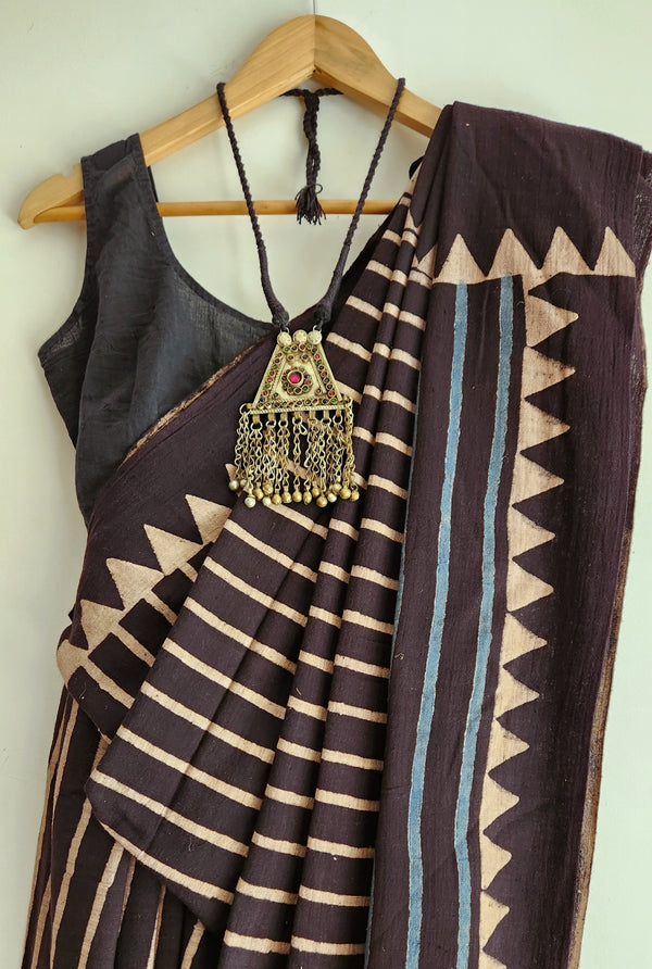 'AALIYAH' Ajrakh on handwoven Kala Cotton