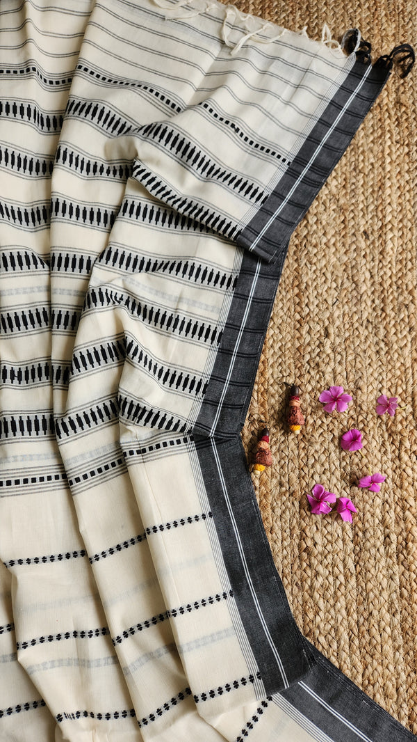 'AMBI' Handwoven Begumpuri Cotton Saree