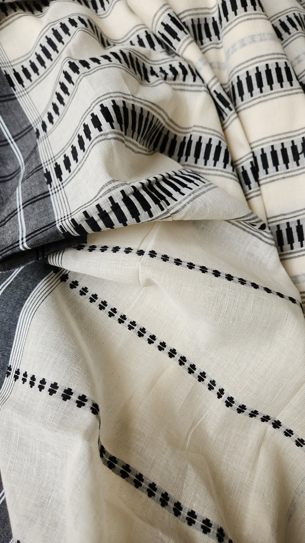 'AMBI' Handwoven Begumpuri Cotton Saree