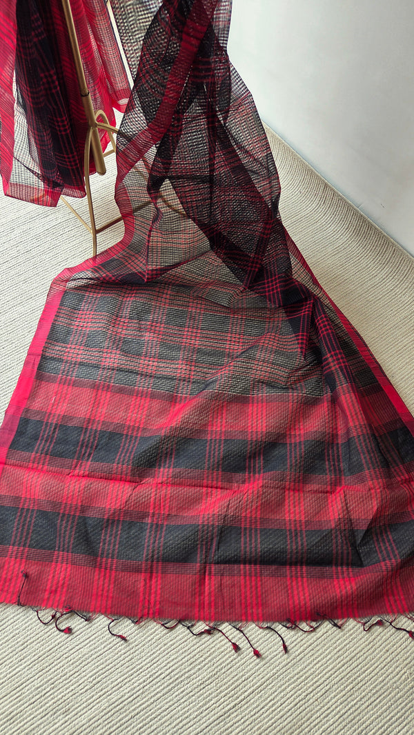 'KOHL & KUMKUM' Handwoven Mangalagiri Cotton Saree