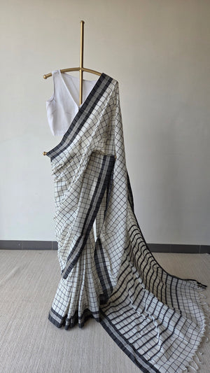 'DORA: White' Handwoven Begumpuri Saree