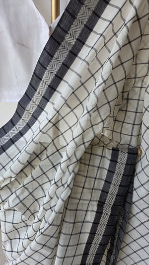 'DORA: White' Handwoven Begumpuri Saree