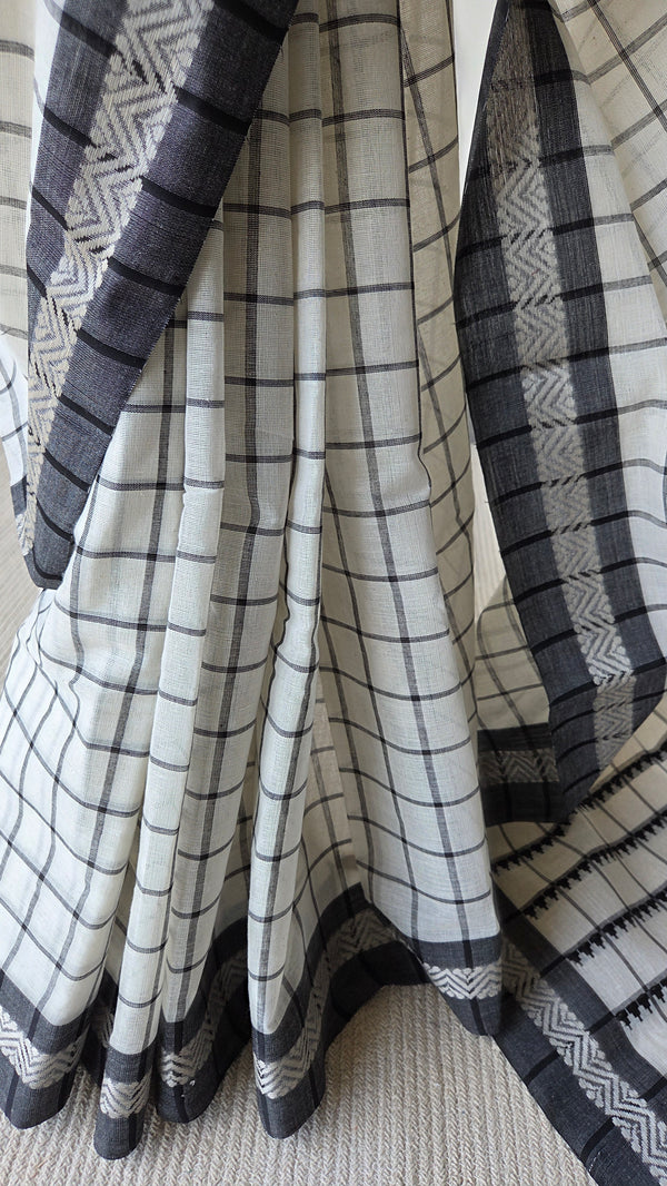 'DORA: White' Handwoven Begumpuri Saree