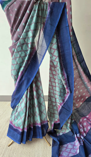 'GRADIENT' Handwoven Pochampally Ikat Cotton Saree