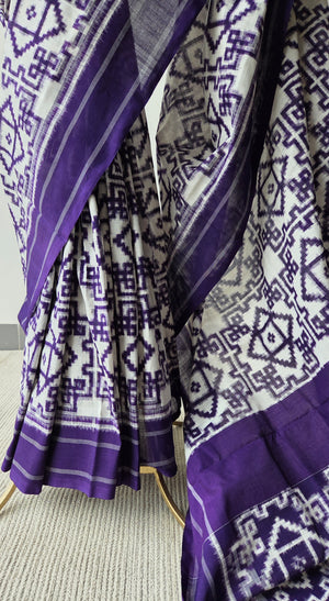 'CHROMA' Handwoven Pochampally Double Ikat Cotton Saree