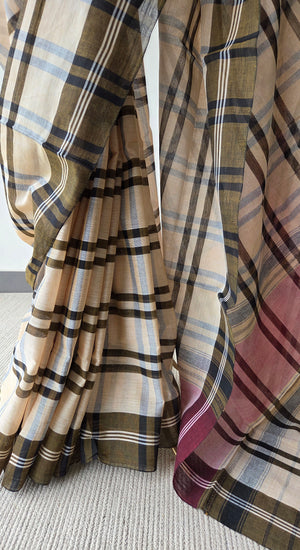 'MRITTIKA' Handwoven Cotton Dhonekhali Saree