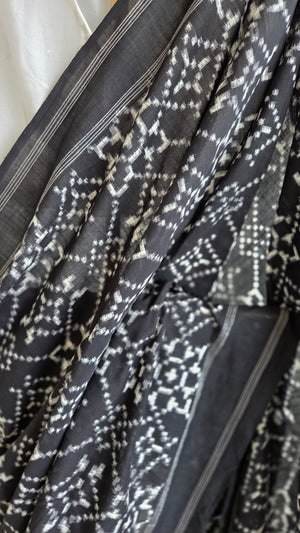 'PIXELATE' Handwoven Pochampally Ikat Cotton Saree