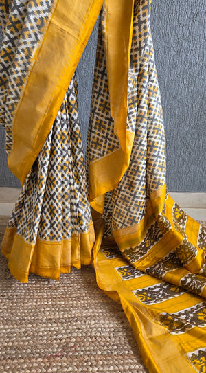 ‘RACHAKONDAL’ Handwoven Pochampally Ikat Silk Saree
