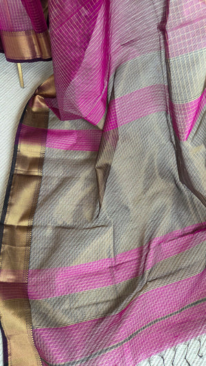 'ASHA: BERRY' Handwoven Silk-Cotton Maheshwari Saree