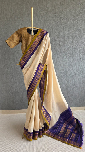 'SPHATIK' Handwoven Cotton-Kuttu Gadwal Saree