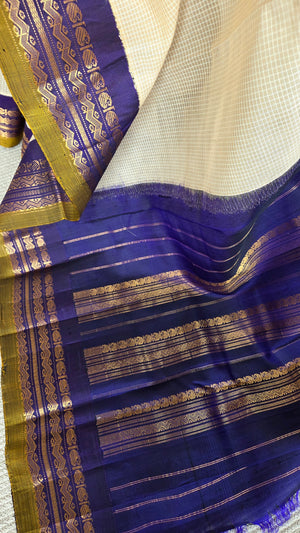 'SPHATIK' Handwoven Cotton-Kuttu Gadwal Saree