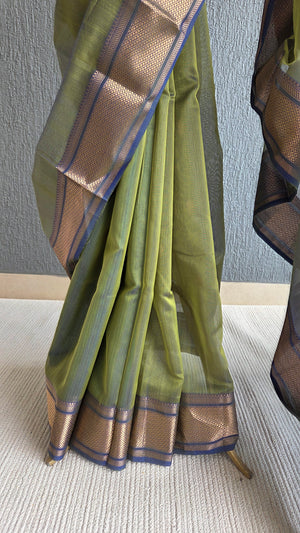 'AVYUKTA: GREEN DUAL-TONED' Handwoven Silk-Cotton Maheshwari Saree