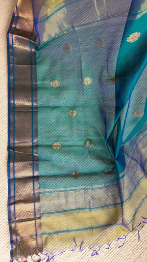 'AVYUKTA: GREEN DUAL-TONED' Handwoven Silk-Cotton Maheshwari Saree