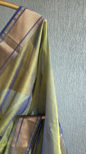'AVYUKTA: GREEN DUAL-TONED' Handwoven Silk-Cotton Maheshwari Saree