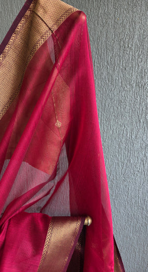 'DHANALAKSHMI: RASPBERRY' Handwoven Silk-Cotton Maheshwari Saree