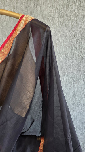 'NANDITHA: BLACK' Handwoven Silk-Cotton Maheshwari Saree