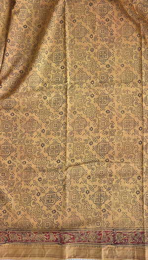 'KANAKAMBARAM' Kalamkari on Handwoven Mangalagiri saree