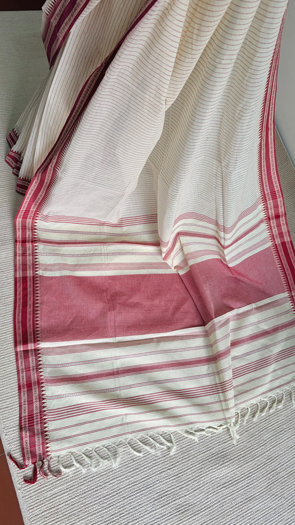'JYOTSNA: Cream' Handwoven Begumpuri Cotton Saree