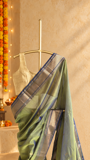 'AVYUKTA: GREEN DUAL-TONED' Handwoven Silk-Cotton Maheshwari Saree
