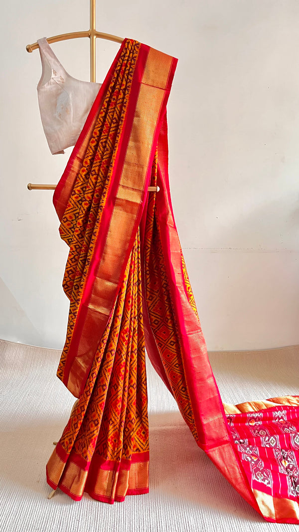 'VARNIKA' Handwoven Pochampally Silk Saree