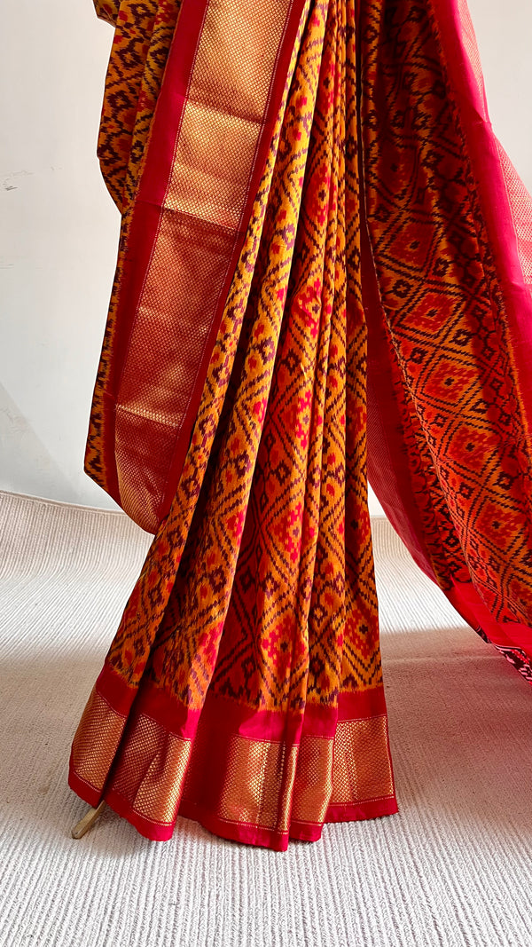 'VARNIKA' Handwoven Pochampally Silk Saree