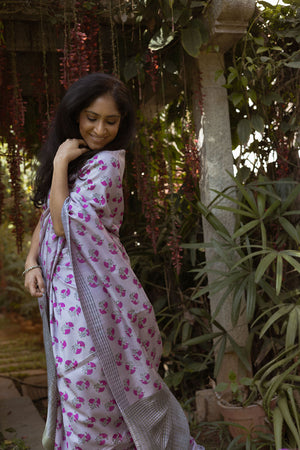 Hoo Nodi | NIRU KANIGALU: Lilac Silk Saree