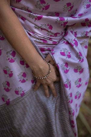 Hoo Nodi | NIRU KANIGALU: Lilac Silk Saree
